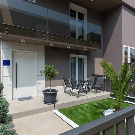 A&a1 A&a2 Apartment *